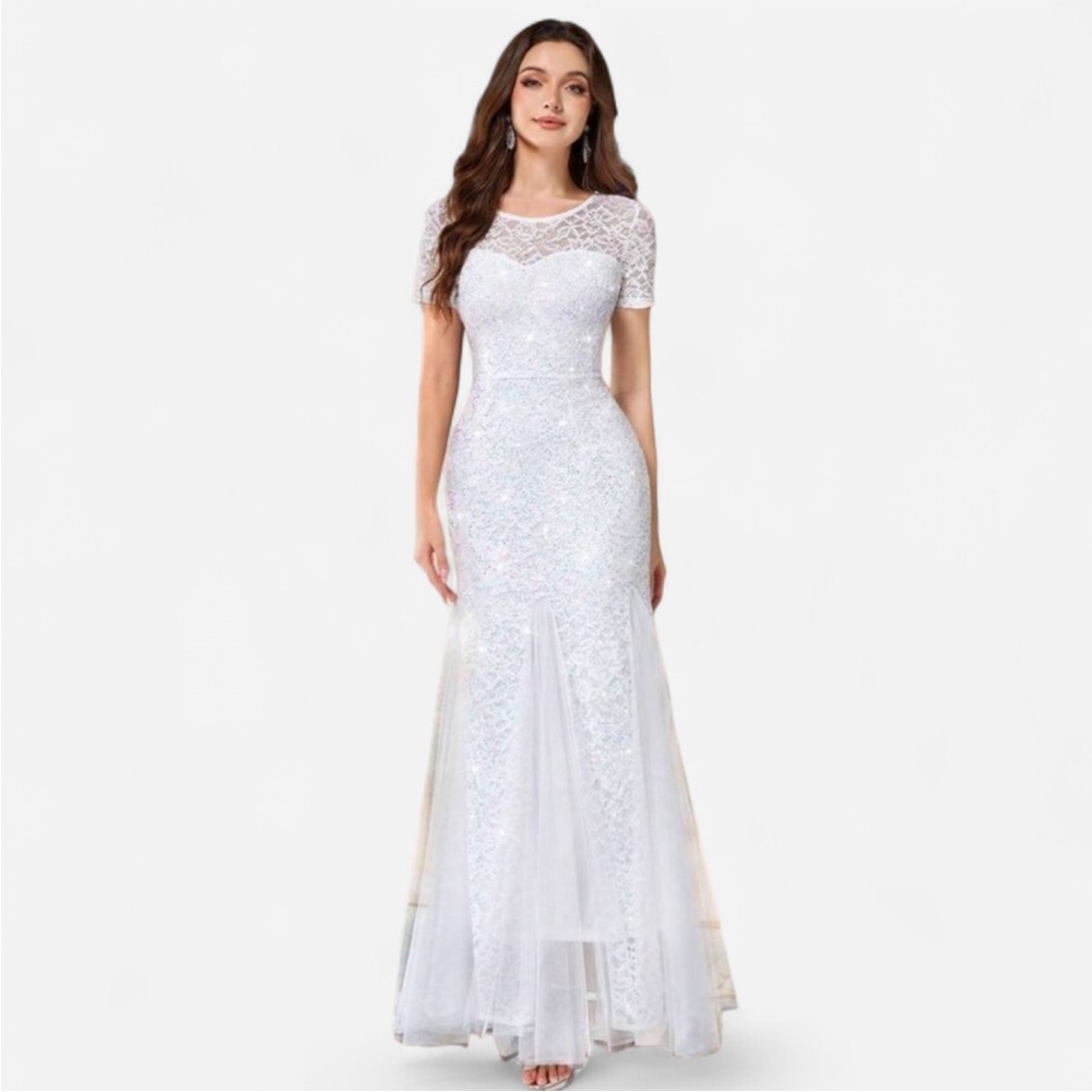 Miusol White lace Sequin Mermaid Short Sleeve Dress
Size S(4)